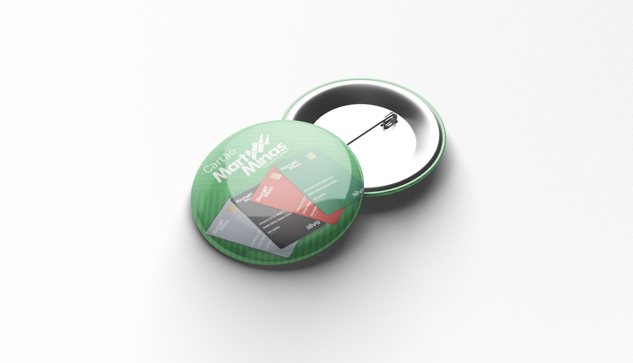 Pin promocional do cartão Mart Minas Alvo com as quatro versões do produto
